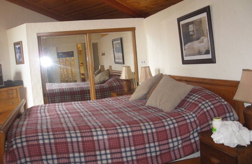 Weed Cabin | Sunrise Lodge with Awesome Views of Mt Shasta on Five Acres
