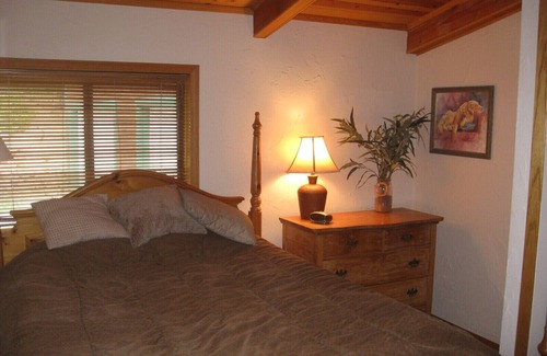 Weed Cabin | Sunrise Lodge with Awesome Views of Mt Shasta on Five Acres