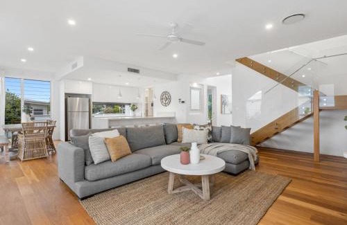 Kingscliff House | Sunrise Mansion with Pool