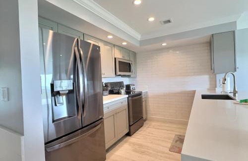 Tavernier Apartment | Sunrise Oasis - Top Floor Ocean Pointe 2411
