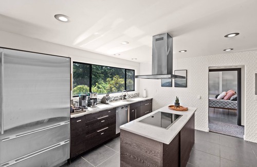 Rollingbay House | Sunrise Oasis. Water View. Family & Dog friendly