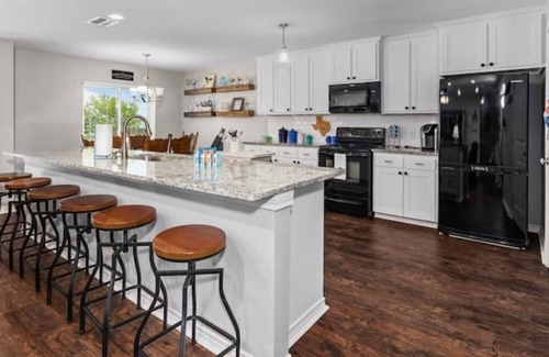 Chandler Condo | Sunrise Paradise on Lake Palestine with Private Dock and Kayaks