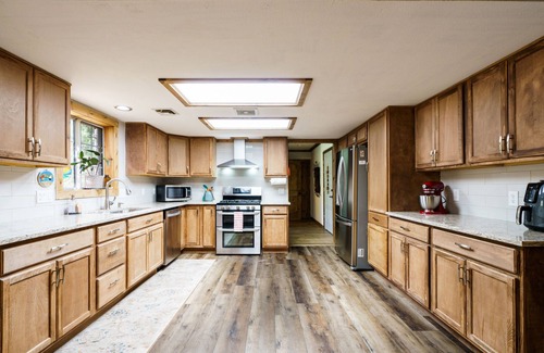 Pinetop-Lakeside House | Sunrise Pines Retreat w/Outdoor Games, Furnished Decks, A/C, BBQ & Fire pit