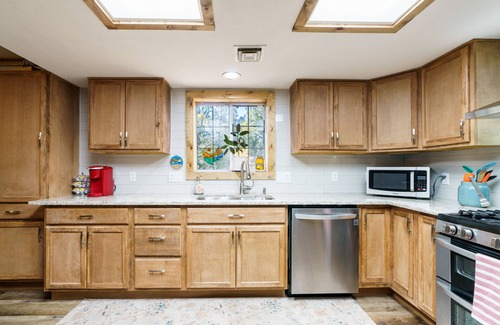 Pinetop-Lakeside House | Sunrise Pines Retreat w/Outdoor Games, Furnished Decks, A/C, BBQ & Fire pit