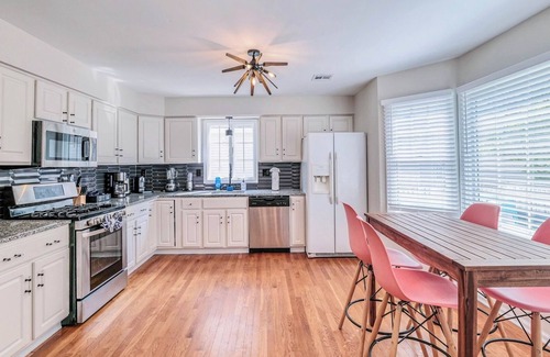 Atlantic City House | Sunrise Playce-Designer Beach Retreat + Pool Table