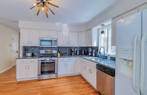 Atlantic City House | Sunrise Playce-Designer Beach Retreat + Pool Table