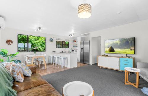 Snells Beach House | Sunrise Point - Snells Beach Holiday Home