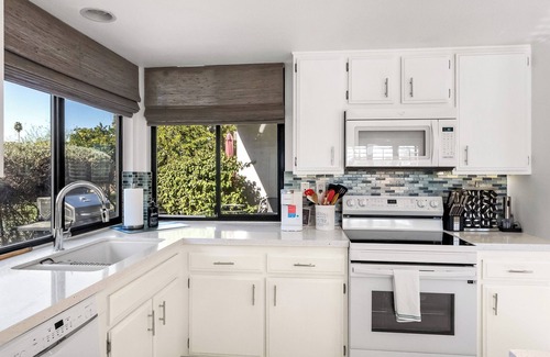 Palm Springs Condo | Sunrise Racquet Club Villa