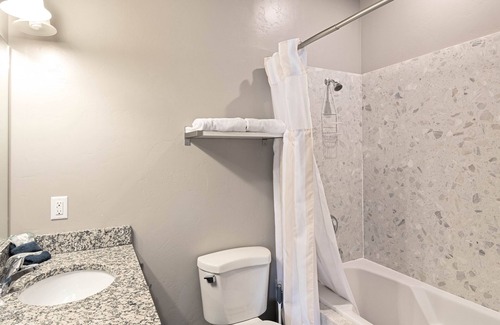 Harbor Village Hotel | Sunrise Resort Room #201 | 1 Bed, 1 Futon 1 Bath