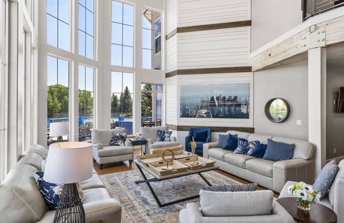 Harbor Village Hotel | Sunrise Resort Room #201 | 1 Bed, 1 Futon 1 Bath
