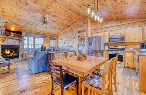 Blue Ridge Cabin | Sunrise Ridge-10 Min to Blue Ridge,Hot Tub,Privacy