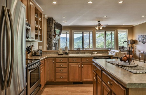 Ellijay Cabin | Sunrise Ridge - Sunrise Views, Hot Tub, Fire Pit