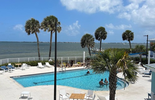 Jensen Beach House | Sunrise & River Views * Fishing Access *Gym*Pool* Promo: 50% off 3rd night!