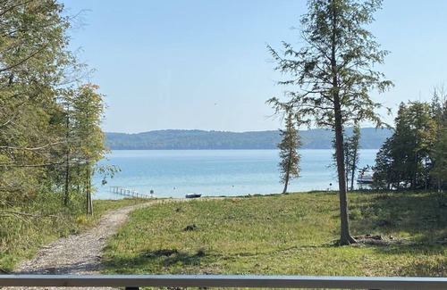 Kewadin House | Sunrise Sands Retreat Beach & Dock 2364