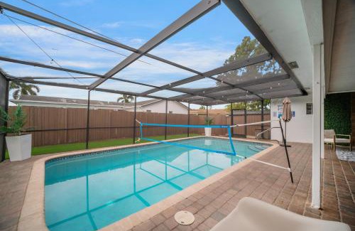 Sunrise House | Sunrise Serenade - Sun-Soaked FLL Getaway - Pool - BBQ - Near Beaches