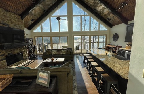 Cadiz House | 'Sunrise Serenity' Luxury Lake House Lake Barkley