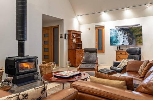 Sumner Villa | Sunrise Serenity with Hot Tub