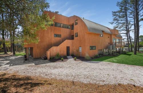 Deep Hole House | Sunrise Shore - Waterfront with private pool & hot tub!
