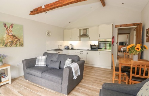 Long Sutton Cottage | SUNRISE STABLE, family friendly, with open fire in Long Sutton