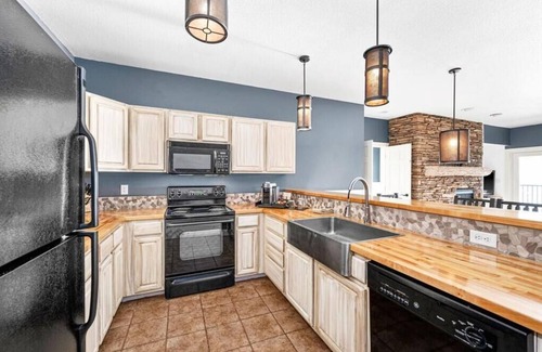 Two Harbors Condo | Sunrise Suite on Lake Superior- Pool & Hot Tub