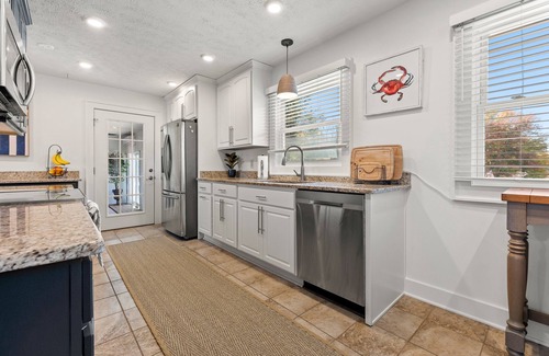 Asheville House | Sunrise & Sunset Views | Hot Tub | Fire pit | Custom patio | Private | Quiet