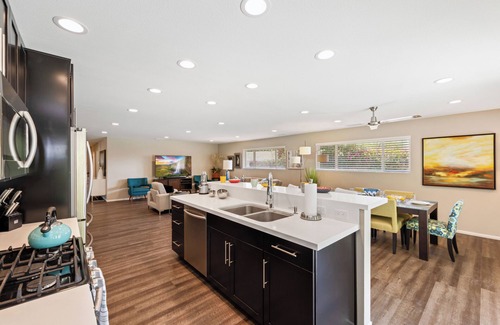 Palm Springs House | Sunrise Superstar: Awesome Backyard, Huge New Fire Pit