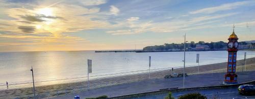 Weymouth Apartment | Sunrise View - Beachfront Apartment, Weymouth