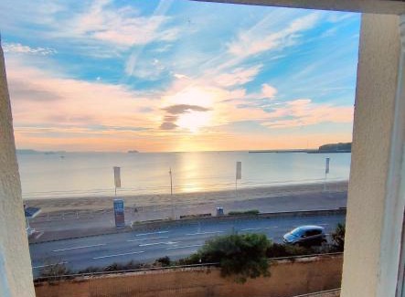 Weymouth Apartment | Sunrise View - Beachfront Apartment, Weymouth