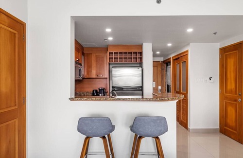 Puerta de Tierra Apartment | Sunrise View Studio | Balcony & Pool Access