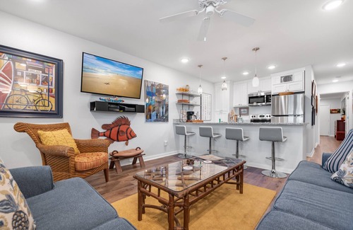 Port Aransas Condo | Sunrise Villa 101 - Ocean Views, Boardwalk & Pool!