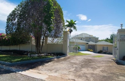 Greater Portmore Apartment | Sunrise villa