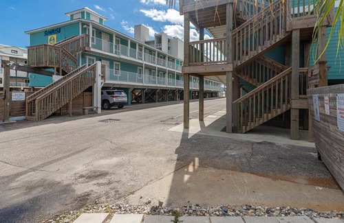 Gulf Shores Condo | Sunrise Village Condo! Charming 2 Bedrooms!
