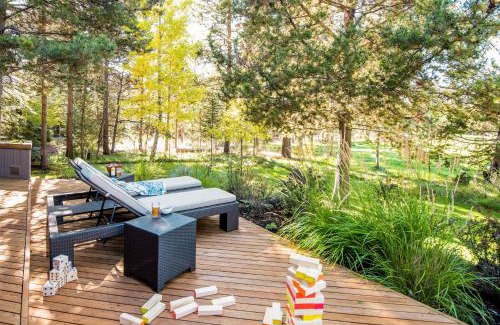 Sunriver House | Sunriver by AvantStay Cozy Mountain Home w Indoor Pool and Hot Tub