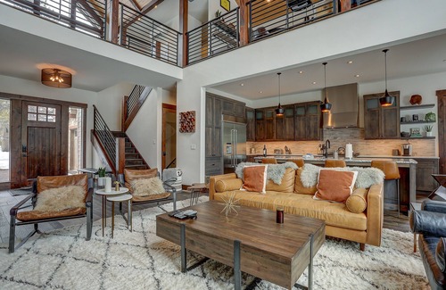 Sunriver House | Sunriver Modern Retreat; 5bed, 4primarysuite, theatre rm. Summer days open!