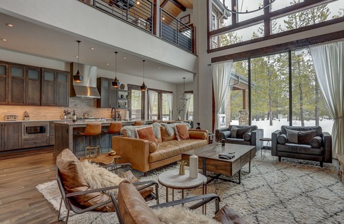 Sunriver House | Sunriver Modern Retreat; 5bed, 4primarysuite, theatre rm. Summer days open!