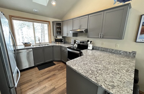 Sunriver House | Sunriver Retreat - Sleeps 9/HotTub/SHARC Passes/No Extra Fees/NOW WITH A/C!