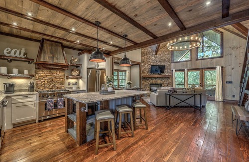 Blue Ridge Cabin | Sunrock Mountain Dream II ~ Luxury Cabin Hot Tub, Pool Table, Fire Pit & Sw. Bed