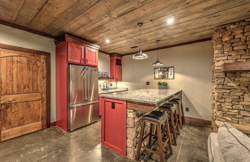 Blue Ridge Cabin | Sunrock Mountain Dream II ~ Luxury Cabin Hot Tub, Pool Table, Fire Pit & Sw. Bed