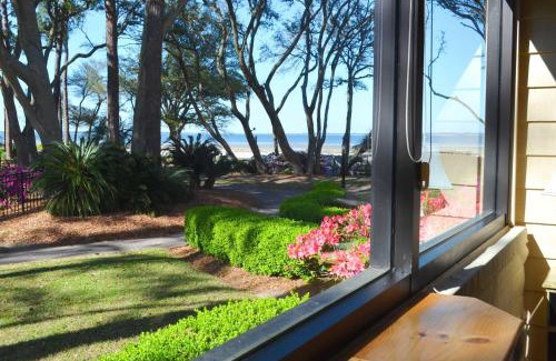 Palmetto Dunes Apartment | Sunroom and Beach Access Hilton Head Condo