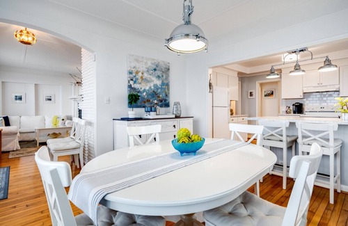 Leamington House | Sunroom Shores Lake Retreat Near Point Pelee