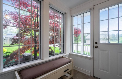 Leamington House | Sunroom Shores Lake Retreat Near Point Pelee