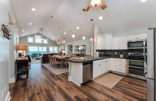 Port St. Joe Condo | SunScape: 4BR Top-Floor Condo, Beachfront, Deck, Pool/Spa, Pet-Friendly