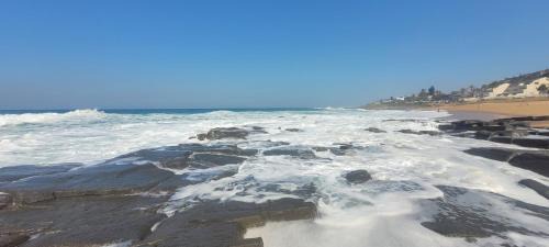 Ballito Apartment | Sunseaker- Beachfront complex with Inverter