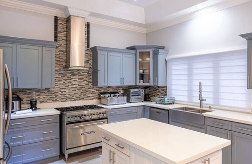 Montego Bay Villa | Sunseeker-Modern Chic Montego Bay Large Groups Butler 10