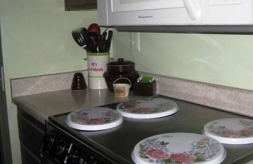 Sun City House | SUNseekers Getaway 2BR/1BA for 2-4 guests. Close to golf and rec centers