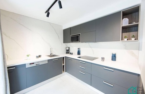 Les Berges du Lac Apartment | Sunset 202 Luxury with gym club in Lac 1