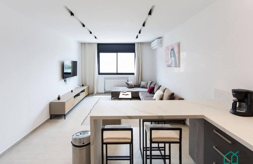 Les Berges du Lac Apartment | Sunset 204 Luxury 2bds with Gym