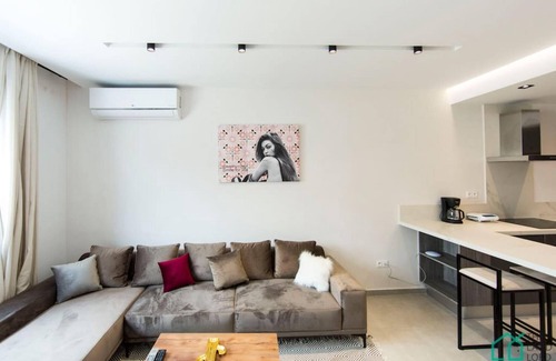 Les Berges du Lac Apartment | Sunset 204 Luxury 2bds with Gym