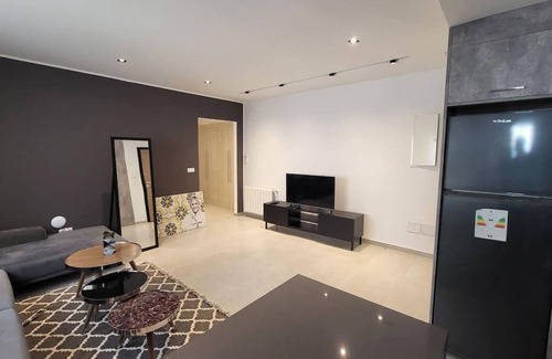 Les Berges du Lac Apartment | Sunset 303: brand new apt with gym in Lac 1