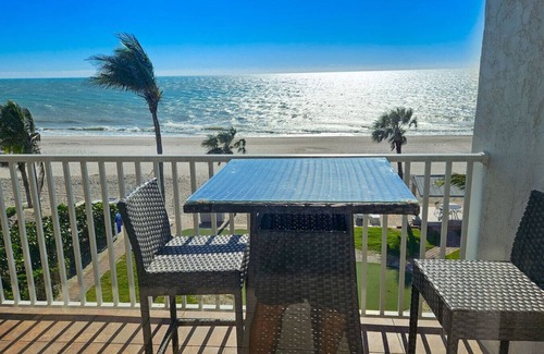 Longboat Key Condo | Sunset and Beach view unit 402